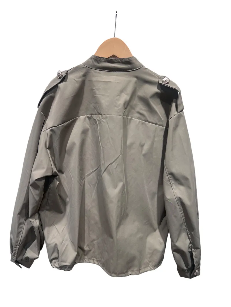Bomberjacke mit goldenen Knöpfen