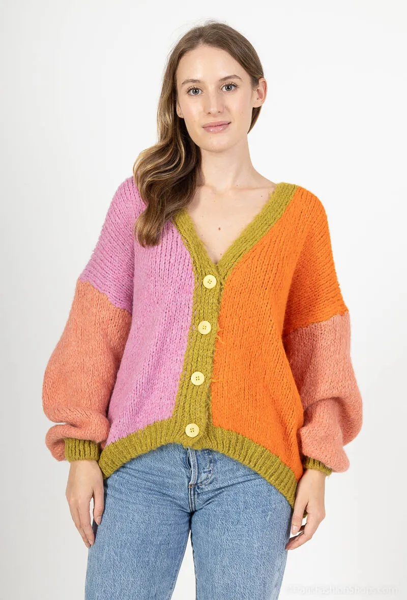 Bunte Strickjacke aus weichem Strick