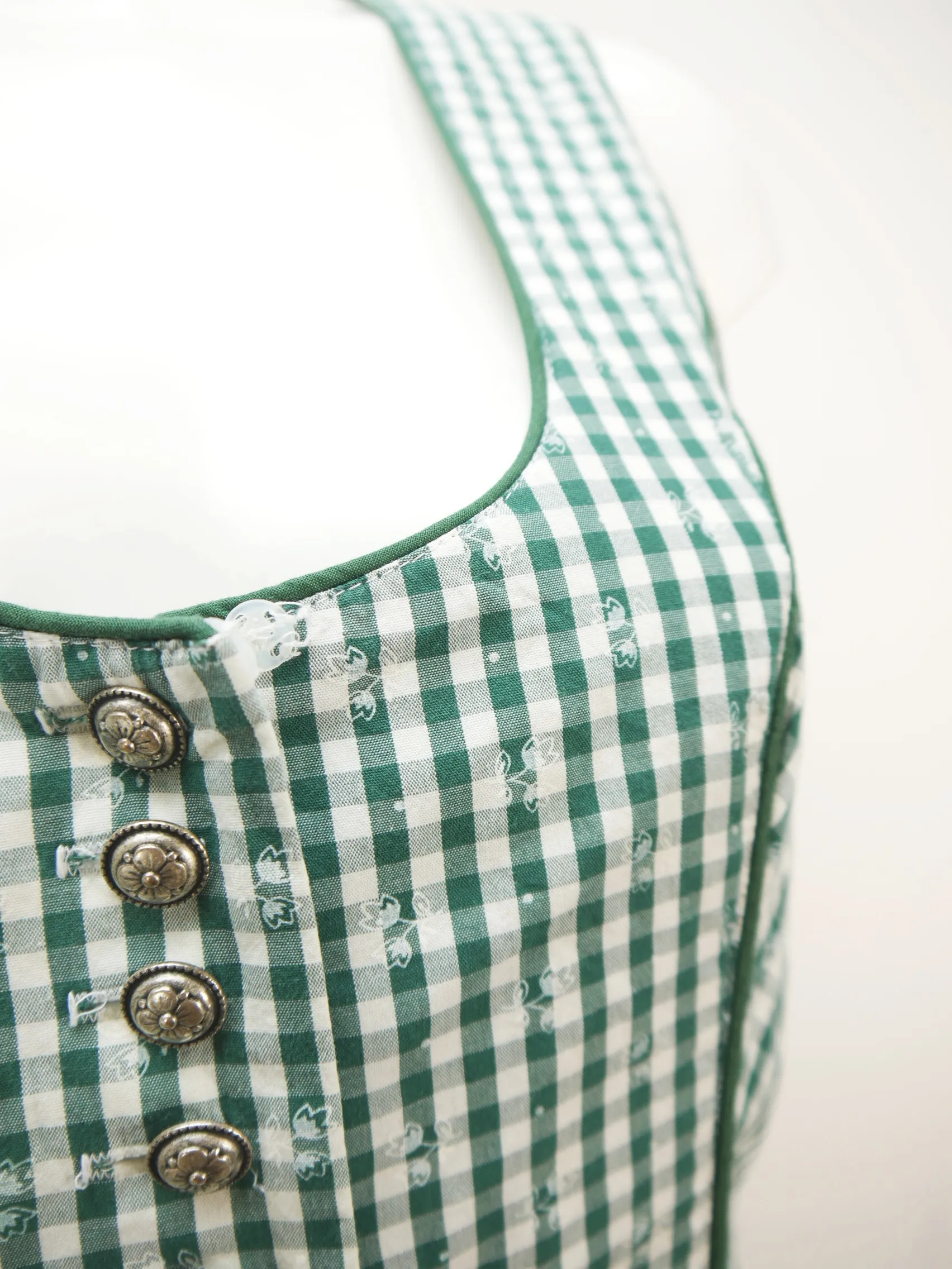Country Line grün weiß Baumwolle mit Wienernaht süßes Dirndl ohne Schürze Gr.38