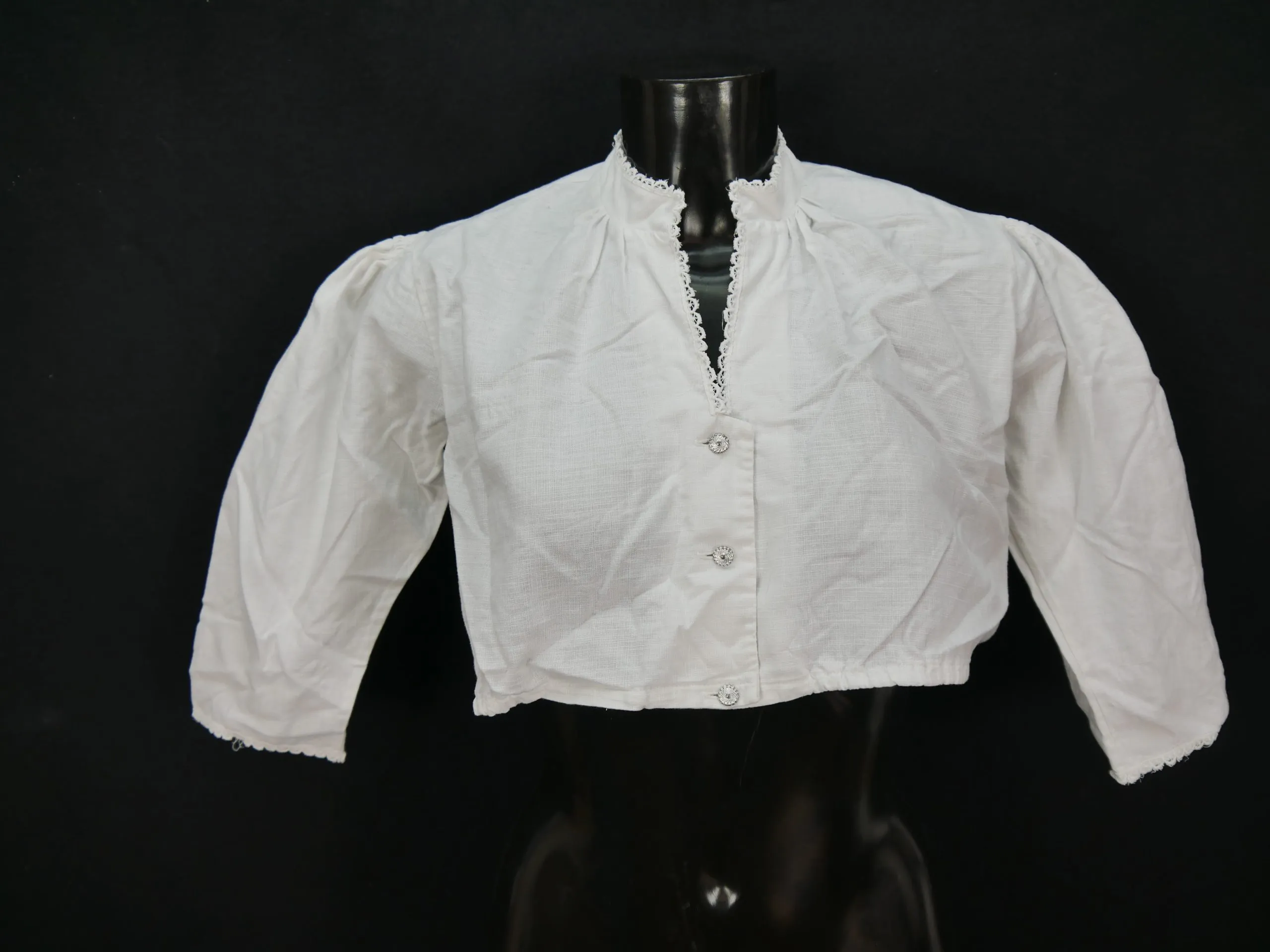 Gr.42 Dirndlbluse süße Bluse für Dirndl mit Spitzen Trachtenbluse B8331