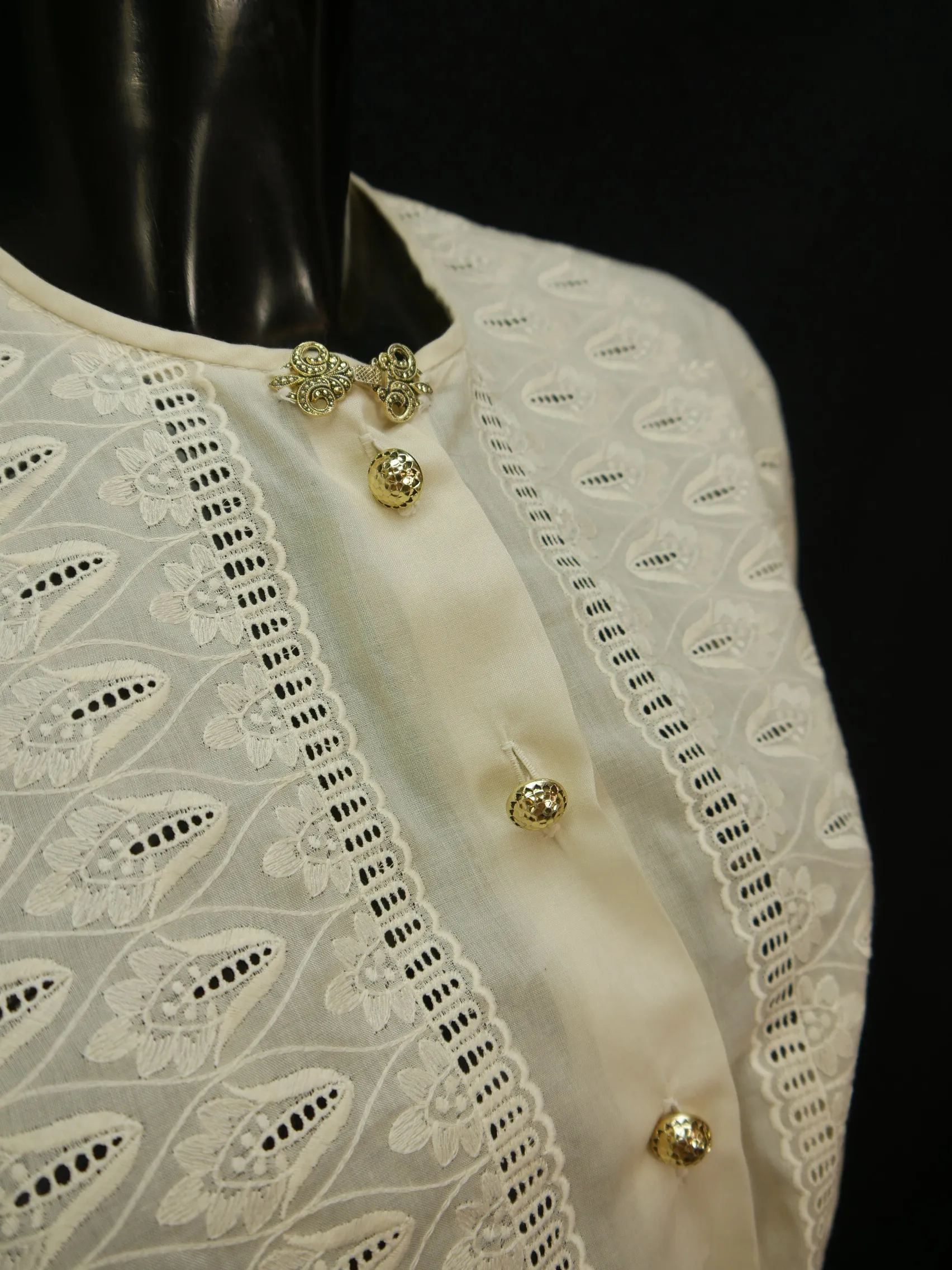 Gr.50 Dirndlbluse süße Bluse für Dirndl mit Stickerei Rüsche Trachtenbluse B8741