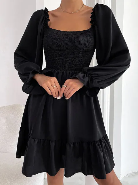 Kleid mit langen Ärmeln und Rüschen