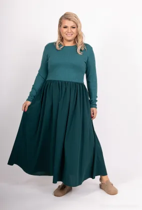 PLUS SIZE Schlichtes Bi-Material-Kleid aus geripptem Jersey und Krepp