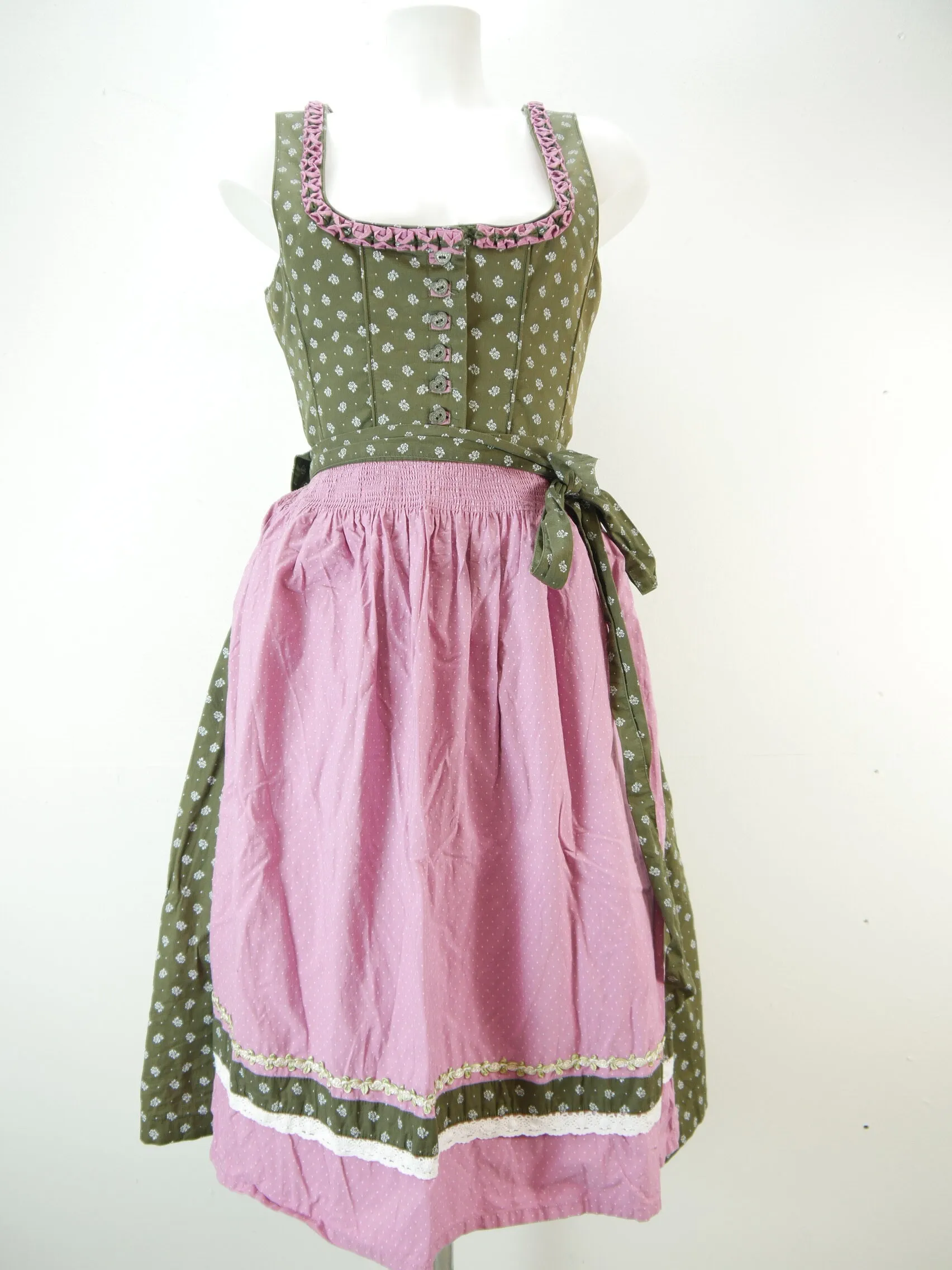 Stockerpoint grün mit Balkonett und Schößchen süßes Dirndl mit Schürze Gr.38